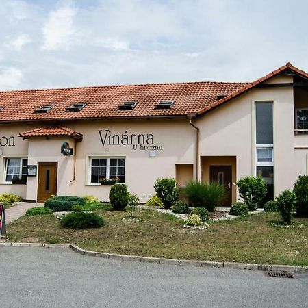 Penzion Vinarna U Hroznu Otel Veselí nad Moravou Dış mekan fotoğraf